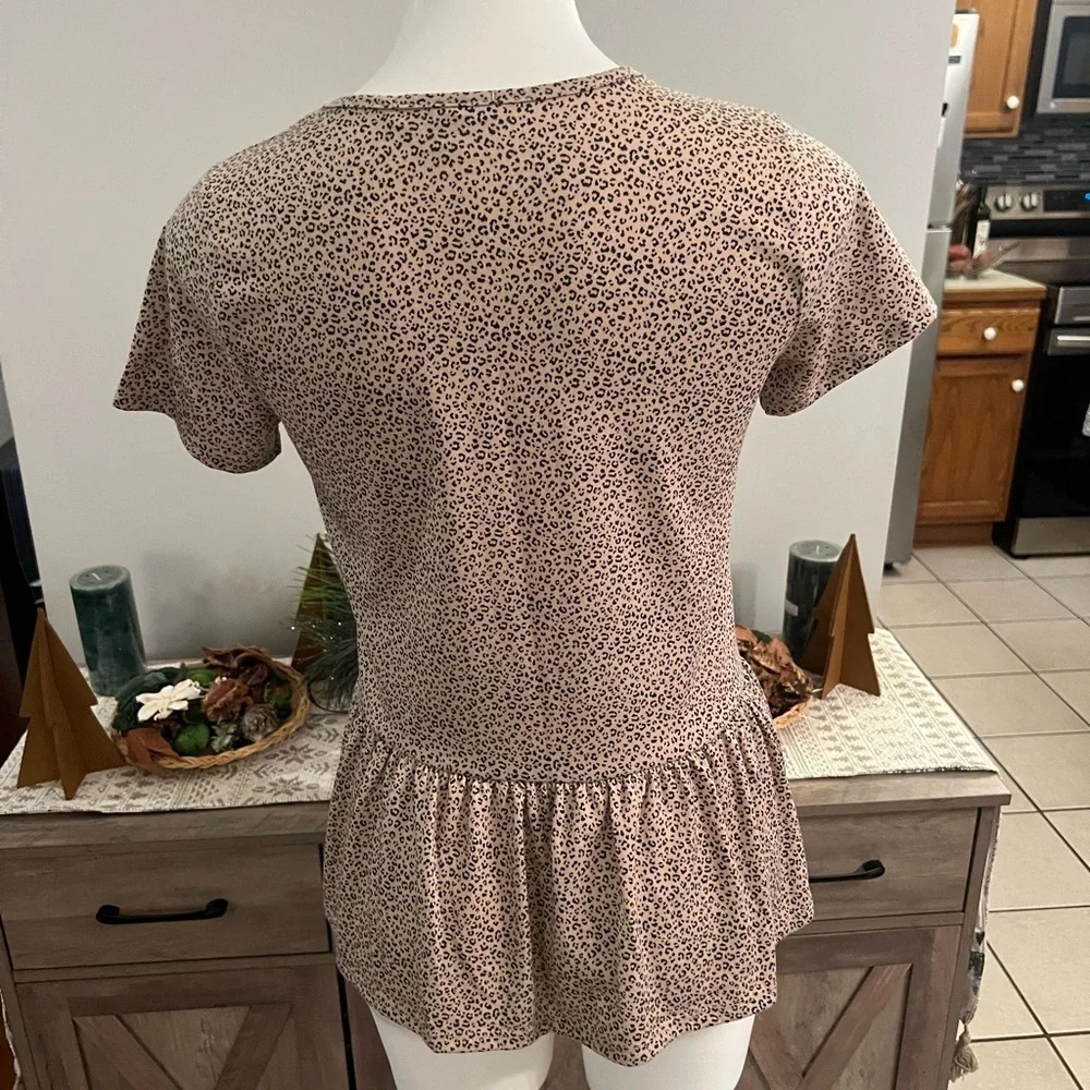 Gaze tan animal cheetah print peplum blouse